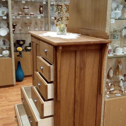 Наша мастерская занимается изготовлением лестниц, мебели и декора из массива дерева. 08