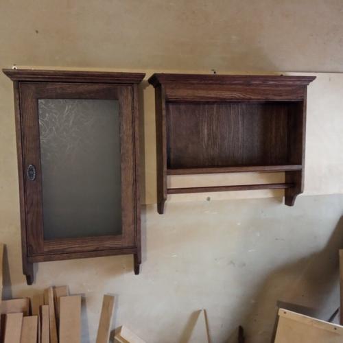 Наша мастерская занимается изготовлением лестниц, мебели и декора из массива дерева.