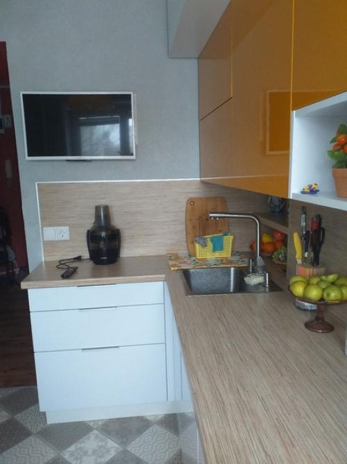 На ваш строгий суд кухня почти 7 м, холодильник в коридоре. 01