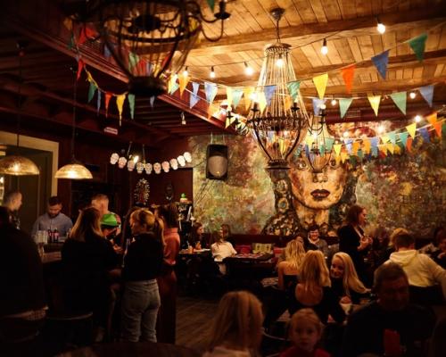 Этопитердетка. И откуда у Машеньки такая колоритная шляпа делюсь! 01