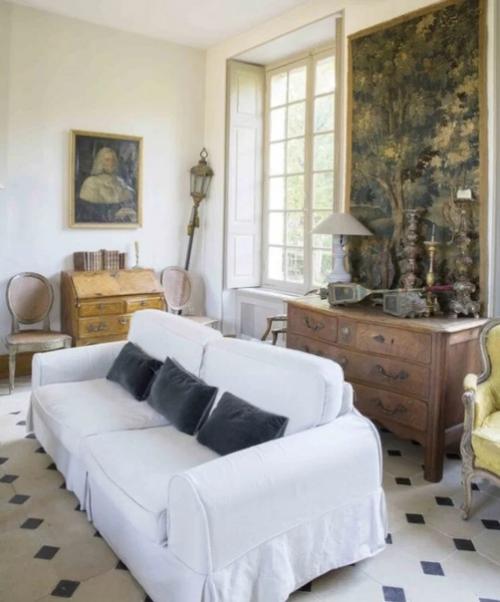 Старинная атмосфера в утонченном интерьере сельского дома 1675 года на севере Франции. 03