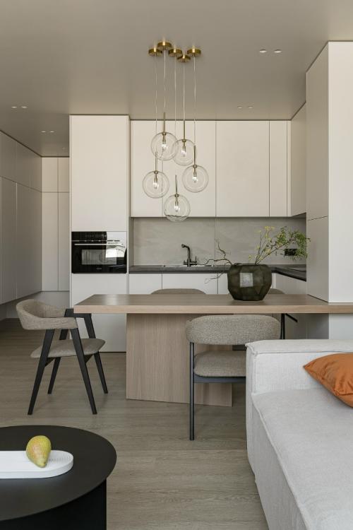 Кухня гостиная в этом проекте была увеличена за счёт присоединённой лоджии на 5, 5 кв м. в подиум спрятано утепление и встроен теплый пол.  