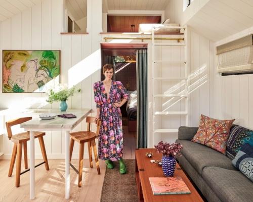 Загляните в гости к Саре полсон в ее скромный маленький домик в малибу вместе с изданием 'Architectural Digest'. 03