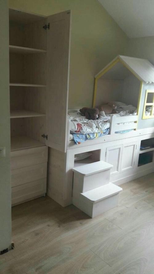 Наша мастерская занимается изготовлением лестниц, мебели и декора из массива дерева. 02