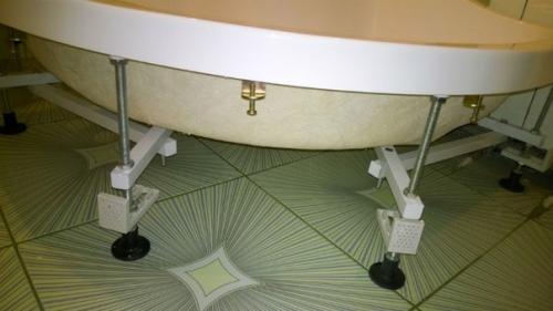 Душевые поддоны.  Поддон для душа служит основанием душевой кабины и изготавливается из различных материалов. 08