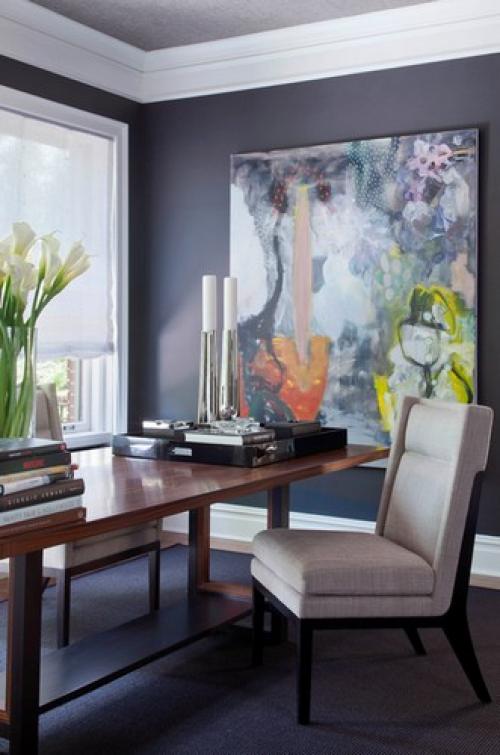 Вмeсто того чтобы оклеивать или окpашивать одну стену, подберите для декора своего дома подходящие по cтилю и настроению картины. 03