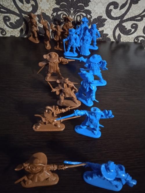 Ночь.  Спокойствие и тишина царят в спящей квартире. 02