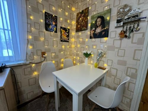 Мы представляем вашему вниманию прекрасный отдельно стоящий дом, расположенный по центральной улице нашего города. 05