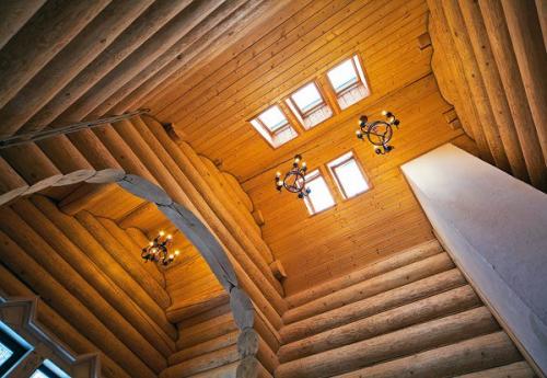 Русская сказка. Деревянный дом ручной рубки в старорусском стиле. 06