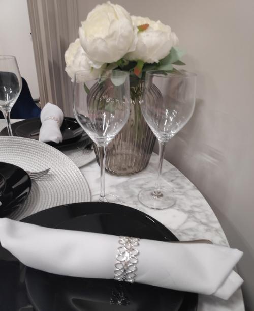 В этой квартире не просто качественный ремонт, очень уютно, тепло, стильно, много деталей в интерьере. 02