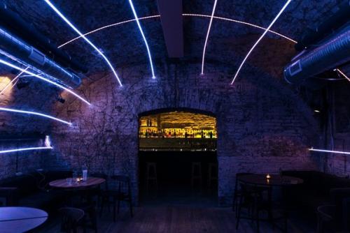 Gotovegancafe.  Дом: бар, вегетарианское кафе и танцпол в бывшем стриптиз - клубе. 03