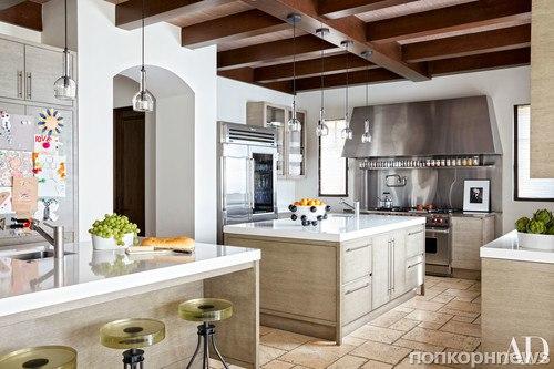 Кортни кардашьян показала свой роскошный дом в журнале Architectural Digest. 05