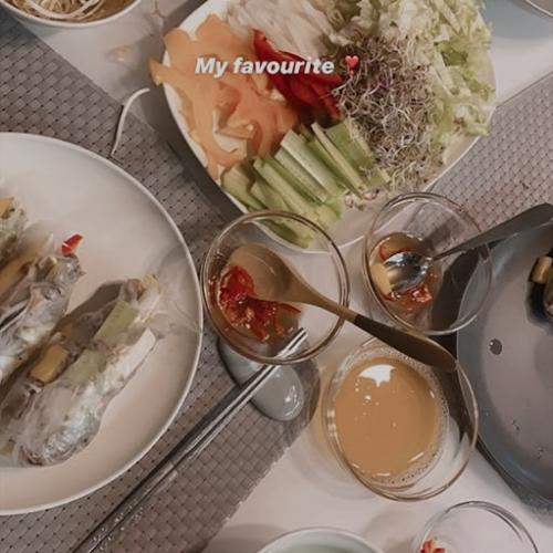 /: (Твоя квартира в этот вечер очень красива. 03