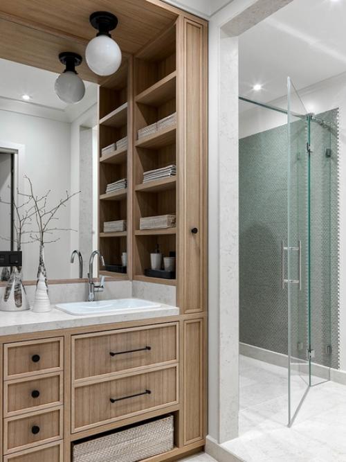 Попадая в эту квартиру, легко можно ощутить себя где-нибудь далеко за городом, посреди нетронутой природы. 07