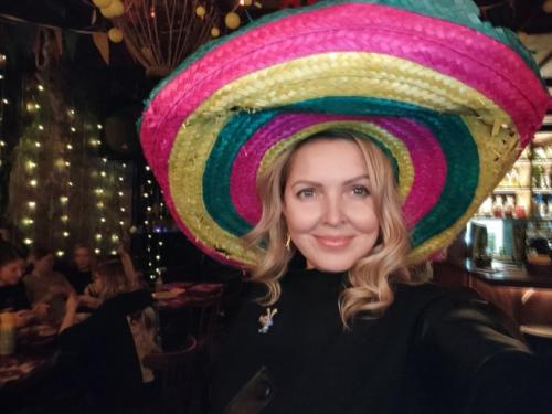 Этопитердетка. И откуда у Машеньки такая колоритная шляпа делюсь! 05