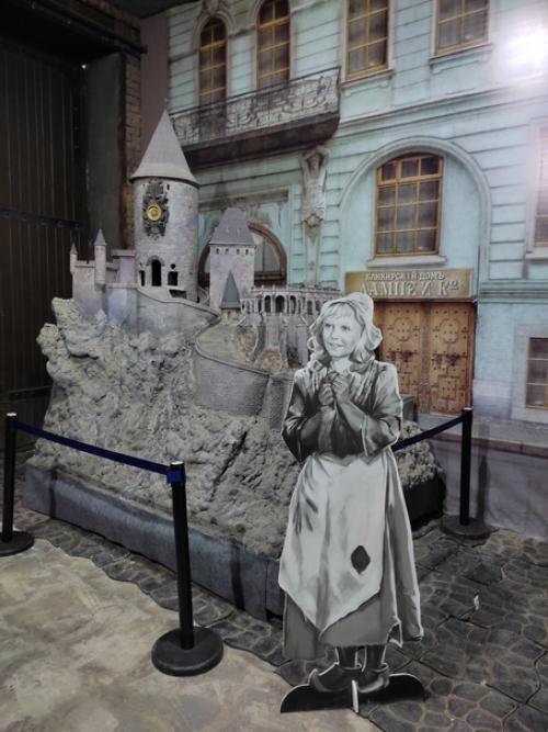 Решила обратиться к воспоминаниям о поездке в питер и рассказать об экскурсии на ленфильм. 07