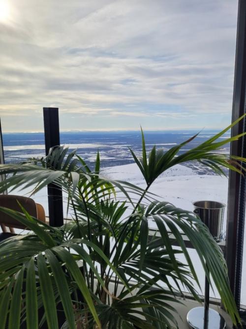 Панорамный ресторан,, плато,, на вершине горы айкуайвенчорр в Хибинах, на горнолыжном курорте Большой Вудъявр. 01