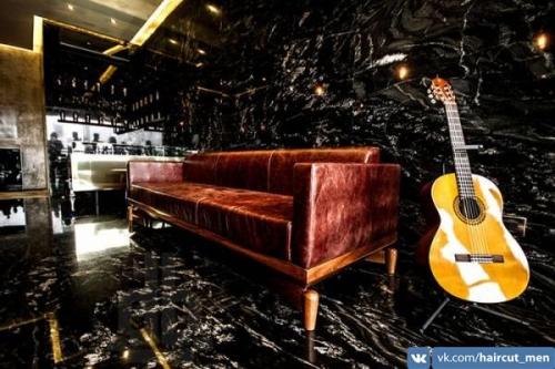 Мужские парикмахерские или барбершопы - это западная тенденция. 04