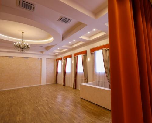 25 марта работники культуры отметят свой профессиональный праздник и к этой дате завершены работы по капитальному ремонту малого зала ДК. 04