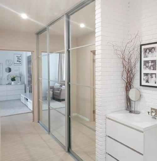 Интерьер прихожей. В белом цвете. 01