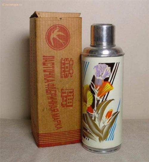 Термос.  В Ссср термосы были обязательно китайскими - двухлитровые, красные или синие, с цветами или драконами. 07