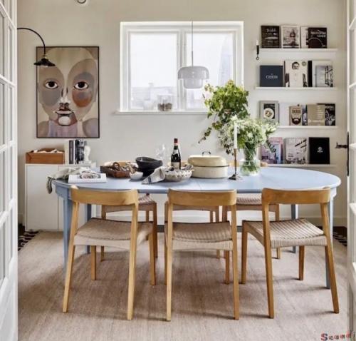 Добро пожаловать в очаровательный скандинавский дом с красивой мебелью, стильным декором и сказочными обоями с гусями в детской комнате. 04