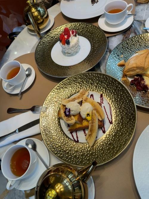 Я почти маниакальный эстет и визуал, которому для счастья физически необходимо создавать вокруг себя красоту, где бы я ни была. 08