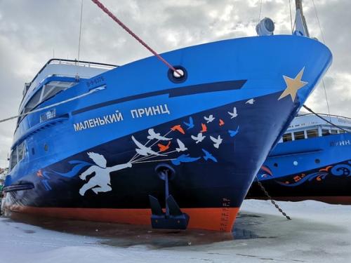 Безопасность на борту теплохода приоритетным направлением нашей компании является. 03