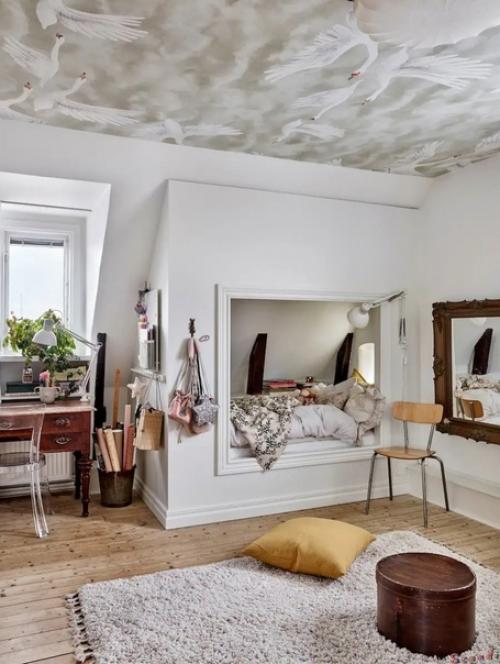 Добро пожаловать в очаровательный скандинавский дом с красивой мебелью, стильным декором и сказочными обоями с гусями в детской комнате. 06