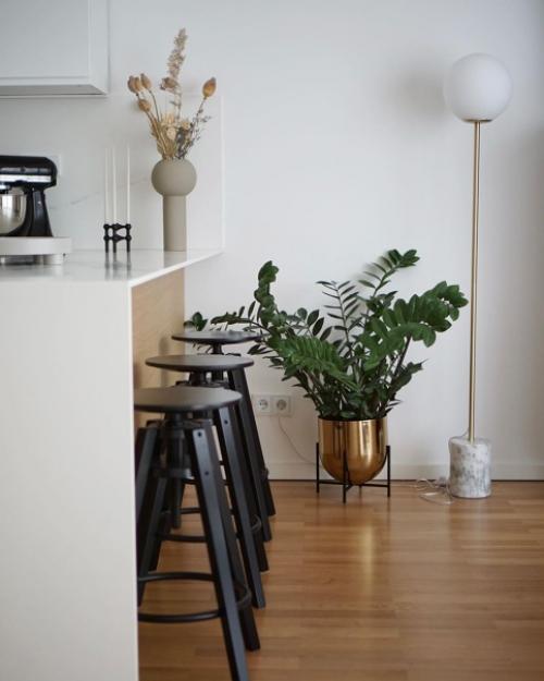 Мягкий минимализм и скандинавский детали: уютная современная квартира в Стокгольме. 01