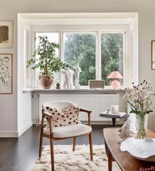 Добро пожаловать в очаровательный скандинавский дом с красивой мебелью, стильным декором и сказочными обоями с гусями в детской комнате. 01