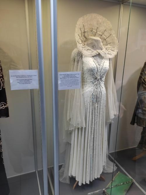 Решила обратиться к воспоминаниям о поездке в питер и рассказать об экскурсии на ленфильм. 04