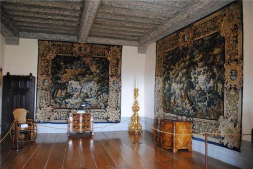 Интерьеры швейцарского замка грюйер. 06