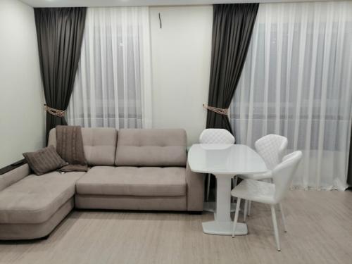 Выставляла ранее одно фото нашей кухни - гостиной, в комментариях просили ещё фото с других ракурсов. 01