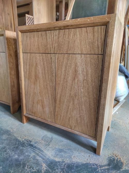 Мебель из массива дуба считается элитной и подчеркивает высокий статус ее владельца. 03