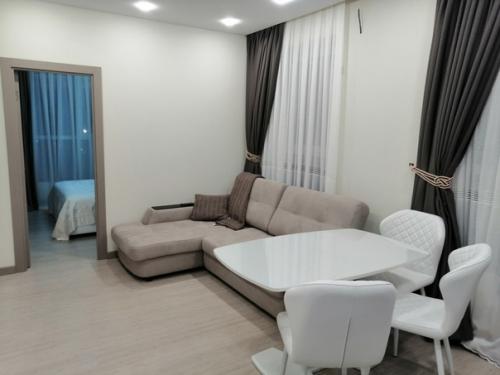 Выставляла ранее одно фото нашей кухни - гостиной, в комментариях просили ещё фото с других ракурсов. 08