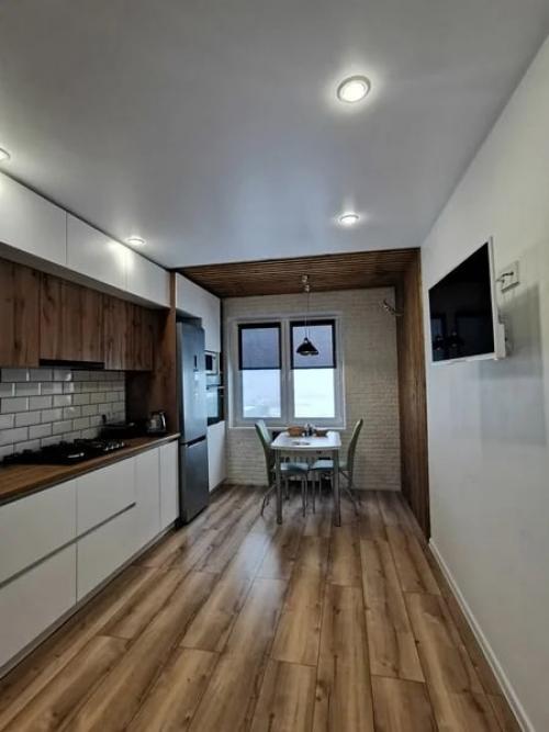 С рождением второго ребенка купили трехкомнатную квартиру. 06