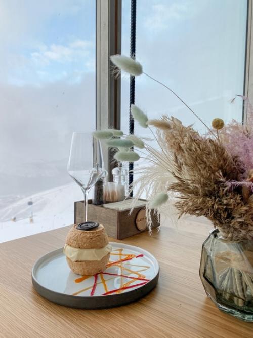 Панорамный ресторан,, плато,, на вершине горы айкуайвенчорр в Хибинах, на горнолыжном курорте Большой Вудъявр. 03