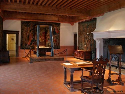 Интерьеры швейцарского замка грюйер. 05