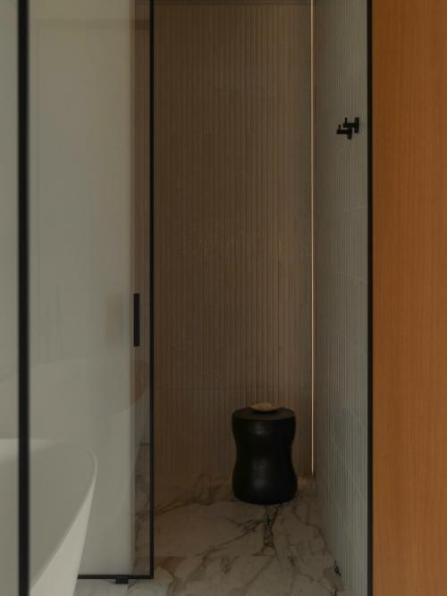 Делимся приватной частью реализованного интерьера квартиры к 18 в Минске - пространством тишины, баланса и продуманного комфорта. 02