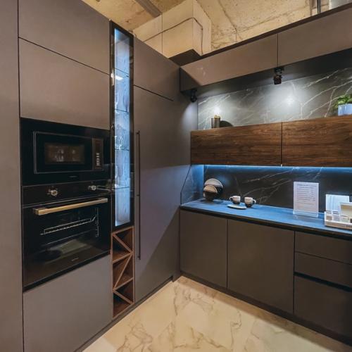 Дизайнерские кухни и корпусная мебель по индивидуальным размерами в интерьерно - выставочном центре М Бельбург. 09