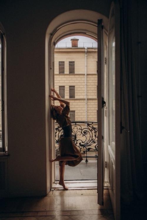 Подскажите, есть ли в нижнем студии, кафе, квартиры (что угодно), с такими балконами, где можно поснимать? 02