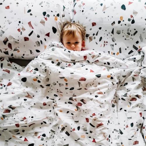 Модный тераццо завовевыет не только стены и пол, но и текстиль и мебель. 07