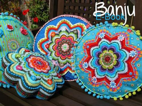 Вязаные торты - подушки.