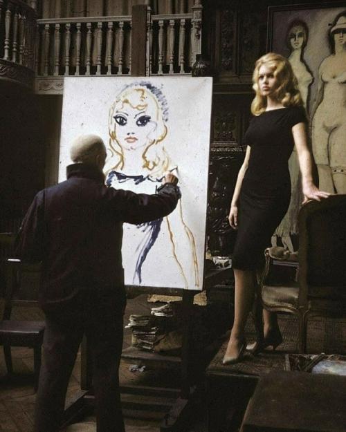 Брижит бардо позирует французскому знаменитому художнику голландского происхождения Кесу ван донгену.  