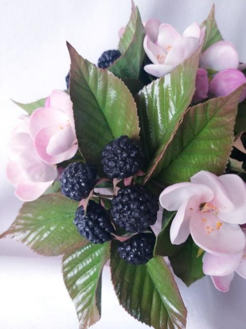 В наличии.  Цветочно - ягодная композиция. 03