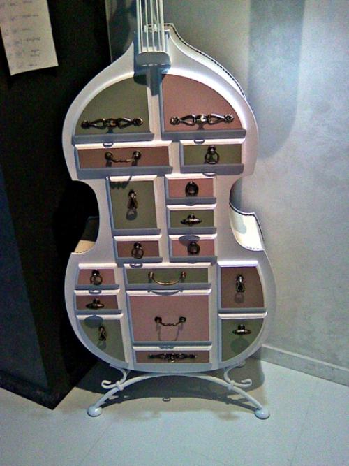 Яркая абстракция. Основные цвета в квартире моего заказчика: белый, серый и черный. 01