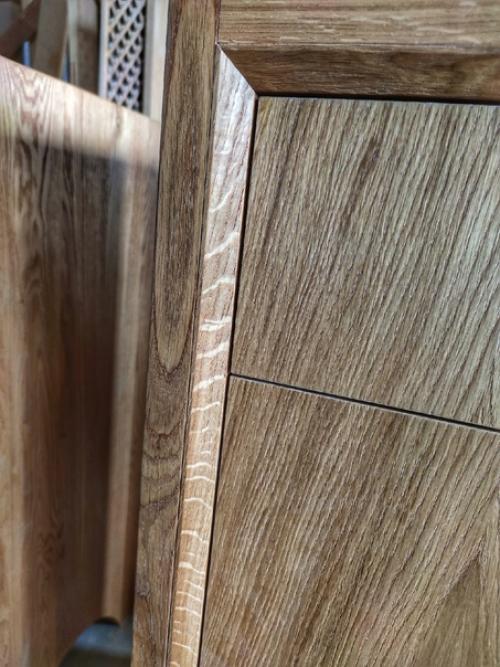 Мебель из массива дуба считается элитной и подчеркивает высокий статус ее владельца. 02