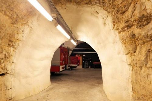 Пожалуй, самая необычная в мире действующая пожарная часть находится в северной Италии в такую мы бы заступили! 07