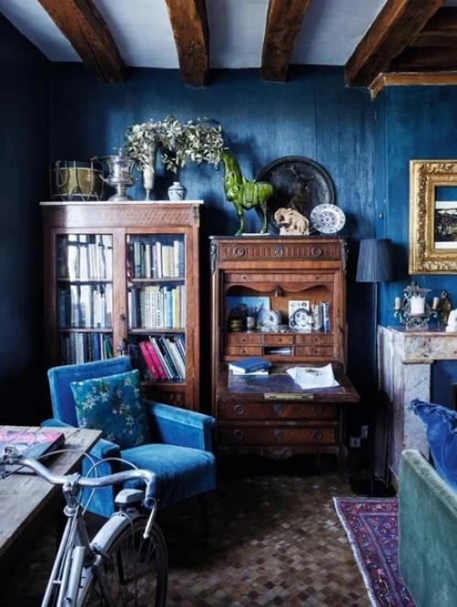 Дом ценителя антиквариата в средневековом французском городке. 01